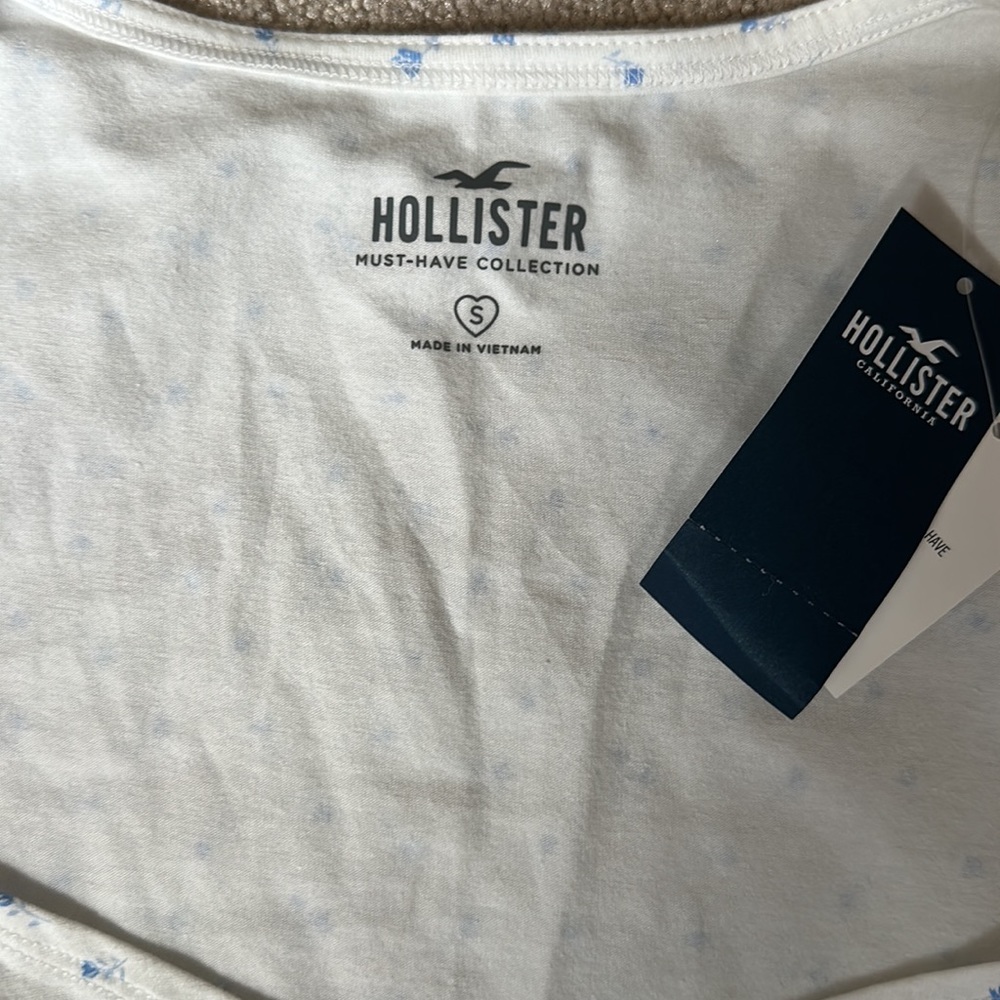Holister top. Size S. NWT - Picture 2 of 5